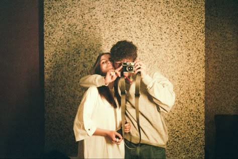 Lovers On Film, Couple Film Photo, Couple With Camera, Couples Taking Pictures, Film Couple Aesthetic, Couples On Film, Camera Couple Aesthetic, Couples Film Photo, Aesthetic Dump