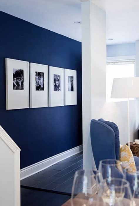 Navy Blue Paint, Feature Wall Living Room, Blue Accent Walls, Dark Blue Walls, Blue Room, Dark Walls, Trendy Living Rooms, Rental Decorating, Living Room Colors