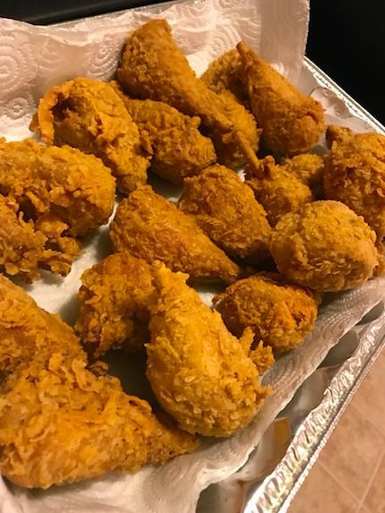 Chicken Substitute, Vegan Meat Recipe, Chicken Delight, Vegan Fried Chicken, Chicken Mcnuggets, Vegetarian Meat, Vegan Soul Food, Vegan Fries, Vegan Entree