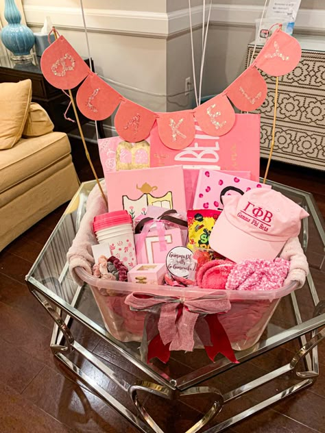 Big Little Gift Basket Ideas, Initiation Basket Sorority, Big And Little Gift Ideas, Pink Big Little Basket, Big Little Gifts Basket, Big Little Basket Fillers, Big Little Reveal Basket, Sorority Basket Ideas, Big Little Basket Theme