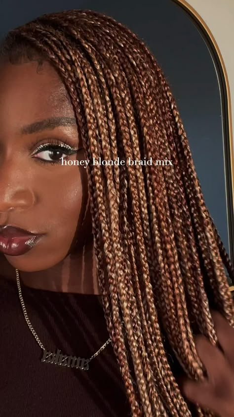 Different Colors Of Knotless Braids, Knotless Braids Summer, Braided Color Hairstyles For Black Women, Money Piece Knotless Braids, Knotless Braids Hair Colors, Amber Braids Black Women, Different Braid Colors For Black Women, Box Braid Hair Color Ideas, Box Braids With Mixed Colors