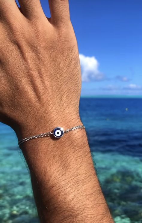 Minimalistic Jewelry Men, Boys Silver Bracelet Design, Silver Evil Eye Bracelet For Men, Breslet For Man, Old Money Accessories Men, Bracelets For Men Aesthetic, Mens Necklace Fashion, Mens Silver Chain Necklace, Simple Tattoos For Guys