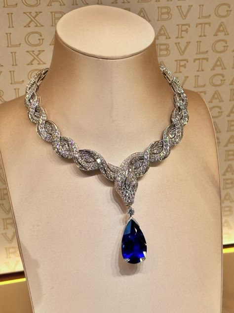 Diamond Necklace Blue, Sapphire Blue Necklace, Swan Necklace Bulgari, Bulgari High Jewelry Necklaces, Bulgari Necklace Diamond, Bulgari Diamond Necklace, Bulgari Jewelry Necklaces, Bulgari Necklace, Crochet With Wire