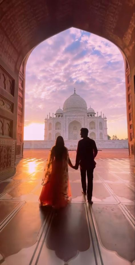 Agra Couple Photography, Taj Mahal Couple Pose, Pose With Taj Mahal, Udaipur Couple Aesthetic, Taj Mahal Pre Wedding Shoot, Taj Mahal Proposal, Tajmahal Photoshoot Ideas, Taj Mahal Poses For Women, India Astethic