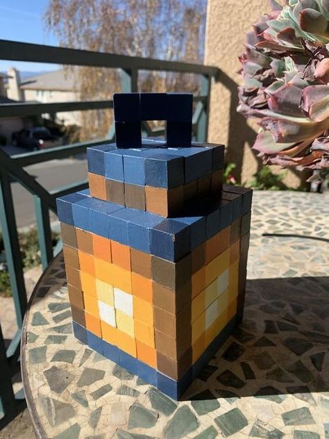 Mcyt Crafts, Minecraft Block Art, Minecraft Lantern, Diy Minecraft Decorations, Minecraft Diy Crafts, Minecraft Room Decor, Minecraft Diy, Minecraft Decoration, Minecraft Blocks