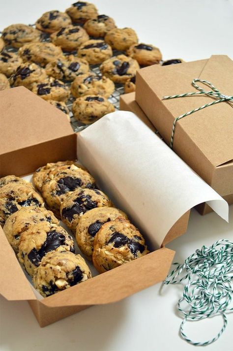 Simple Cookie Recipe, Chocolate Chunk Cookie Recipe, Cookies Packaging, Simple Cookie, Double Chocolate Muffins, Almond Chocolate, Soft Cookies, Baking Packaging, Cookie Bakery