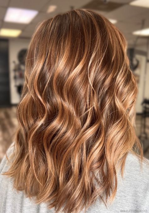 Copper Color Trends Taking Over This Fall - Bangstyle - House of Hair Inspiration Brownish Red Hair With Blonde Highlights, Bronze Balayage, Copper Highlights On Brown Hair, Copper Blonde Balayage, Golden Hair Color, Copper Blonde Hair, Strawberry Blonde Hair Color, Bronze Hair, Chocolate Brown Hair Color