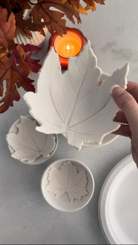 How To Make A Clay Bowl, Leaf Clay, Diy Air Dry Clay Bowl, Clay Leaf, Polymer Clay Leaf, Clay Leaves, How To Make A Leaf Bowl, Fall Leaf Bowl Diy, Diy Clay Leaf Bowl