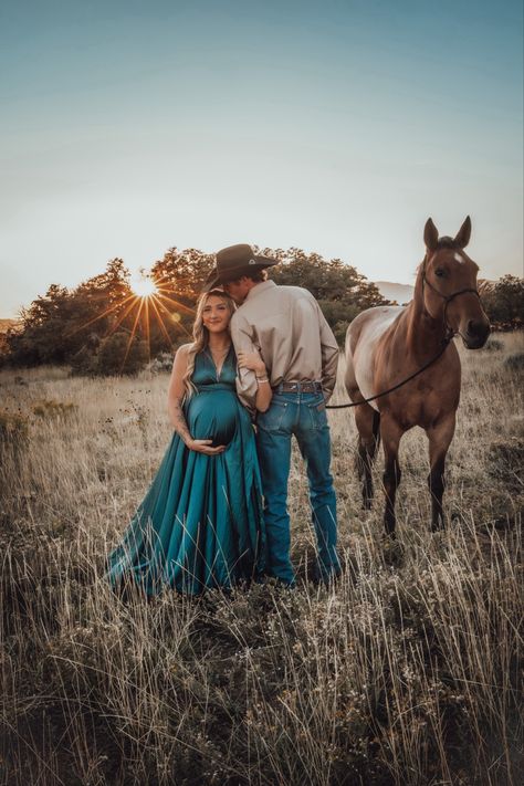 Western Maternity Family Photos, Maternity Photography Farm Ideas, Western Couple Maternity Photoshoot, Cowboy Boots Maternity Photos, Equestrian Maternity Photos, Maternity Dress With Cowboy Boots, Horses Maternity Shoot, Cowboy Themed Maternity Shoot, Country Maternity Photos Family