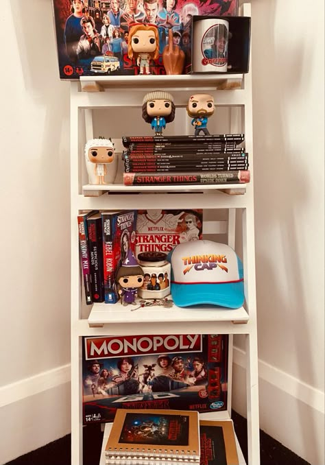 Stranger things 
Stranger things merch 
Stranger things funko pop 
Funko pop display ideas 
Max mayfield 
Millie bobby brown 
Stranger things fan 
Stranger things cast 
Strangers things room 
Stranger things room decor 
Room ideas 
Aesthetic room ideas Room Decor Stranger Things, Bedroom Ideas Stranger Things, Stranger Things Home Decor, Stranger Things Display, Room Ideas Stranger Things, Stranger Things Decoration Ideas, Stranger Things Inspired Room, Stranger Things Room Aesthetic, Stranger Things Themed Room