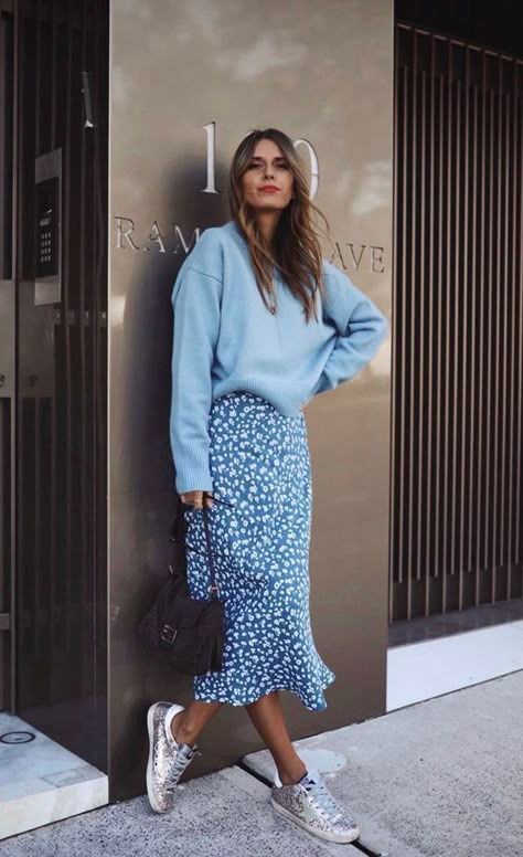 Love the layering Outfit Ideas Work, Rok Outfit, Apostolic Fashion, Spring Work Outfits, Looks Street Style, Outfit Trends, Modest Clothing, Mode Inspo, Blue Outfit