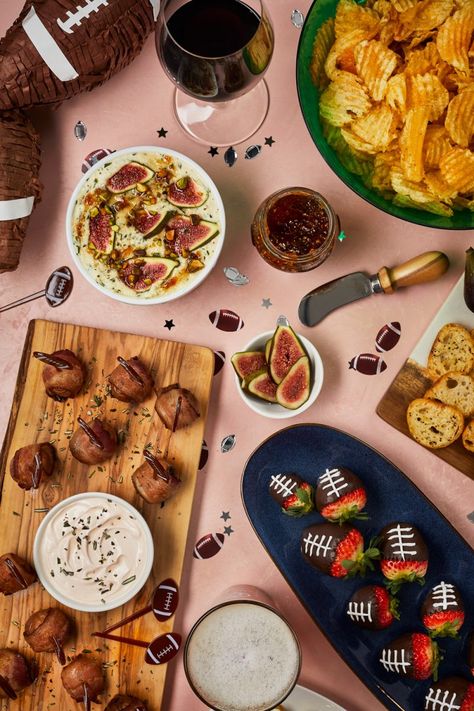 Super Bowl Party Aesthetic, Elevated Football Food, Superbowl Party Aesthetic, Football Watch Party Outfit, Football Tailgate Aesthetic, Super Bowl Watch Party Aesthetic, Super Bowl Advertising, Plates Photography, Sour Cream Dipping Sauce