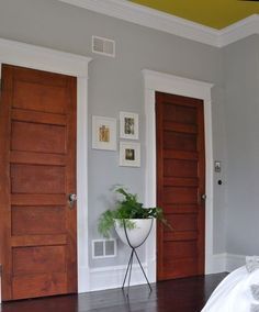 Wood Doors White Trim, Wood Door Paint, Doors And Trim, Stained Trim, Stained Doors, Brown Doors, Trim Ideas, Real Estat, 아파트 인테리어