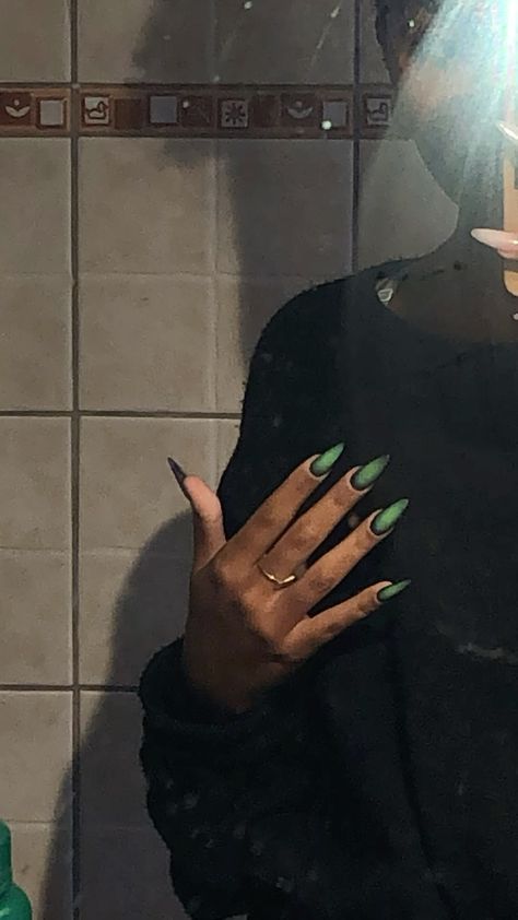 Green Black Nails Aesthetic, 2010 Nail Trends, Olive Green Nails Acrylic Long, Simple Trendy Acrylic Nails, Nails Green Inspiration, Acrylic Only Nails, Black Green Aura Nails, Black And Green Ombré Nails, Emerald Green Aura Nails