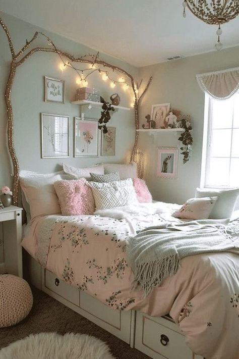 Rose Themed Bedroom, Cute Teen Girl Bedroom Ideas, Pre Teen Girls Room, Preteen Bedroom, Girls Room Colors, Teen Girl Bedroom Ideas, Teen Bedroom Designs, Teen Girl Room Decor, Girl Bedroom Ideas