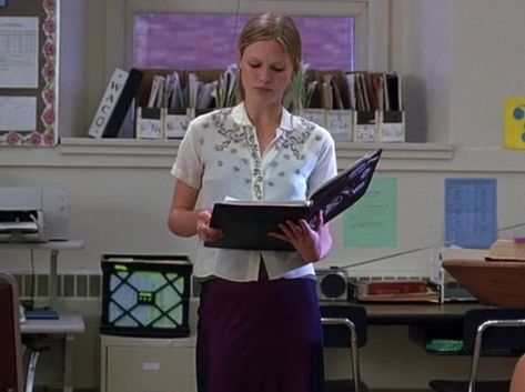 90s Movies Fashion, Country Girl Dresses, Kat Stratford, Julia Stiles, 10 Things I Hate About You, Comfort Movies, Film Journal, Country Girls Outfits, 90s Movies