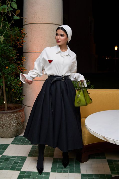 White Shirt Wedding Outfit Women, Socks With Skirts Outfit, Black Skirt White Shirt Outfit Classy, Long Black Skirt White Shirt Outfit, Black And White Long Skirt Outfit, Long Skirt Outfits Classy, Long Skirt With Shirt Classy, Long Skirt Big Shirt, Black Skirt White Shirt Outfit