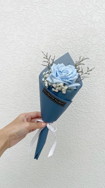 One Flower Wrapping, Cute Flower Bouquets Simple, One Flower Bouquet, Simple Bouquet Of Flowers, Buying Yourself Flowers, Wrap Flowers In Paper, 1 Flower Bouquet, Simple Flower Bouquet, Simple Wrapping