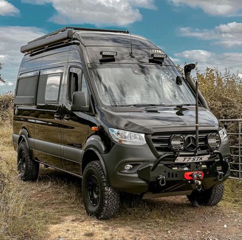 Mercedes Sprinter 4x4 Camper, Mercedes Benz Camper, Camper Road Trip, Van Inspiration, Camper Exterior, Mercedes Sprinter 4x4, Cool Mercedes, 4x4 Camper Van, Van Builds