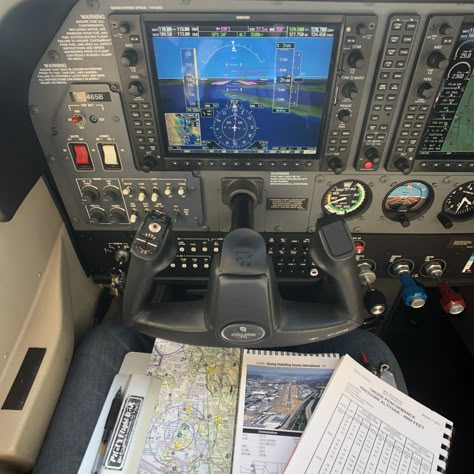 2007 Cessna T182T Turbo Skylane and its Garmin G1000 glass cockpit. Pilot Dream, Pilot School, Pilot Aesthetic, Pilot Life, Future Pilot, Pilot Career, Glass Cockpit, Private Pilot License, Aviation Education