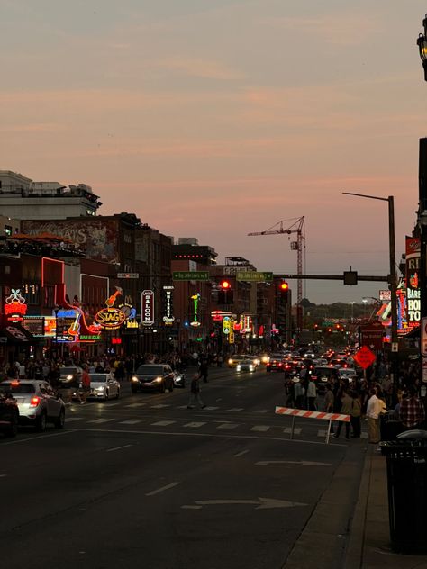 Picture of broadway Nashville Nashville Tennessee Asethic, Nashville City Aesthetic, City Country Aesthetic, Nashville Road Trip, Nashville Tn Aesthetic, Nashville Tennessee Aesthetic Wallpaper, Aesthetic Nashville Pictures, Country City Aesthetic, Asthetic Picture Tennessee