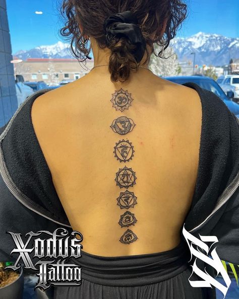 Yoga Back Tattoo Women, 7 Chakras Spine Tattoo, Spiritual Tattoos Back, Chakra Tattoo Arm, Chakra Tattoo Back, Chakras Spine Tattoo, Back Chakra Tattoo, Chakras Back Tattoo, Chakra Spine Tattoos For Women