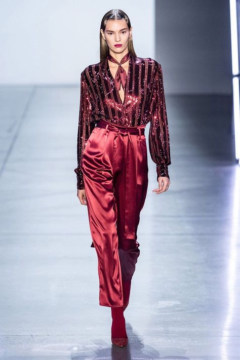 Sally LaPointe Fall 2019 Runway Collection at New York Fashion Week #SallyLaPointe #NYFW #FashionWeek #Runway Dna Notes, Runway Fashion Vintage, Runway Fashion 2020, Haute Couture Style, Sally Lapointe, Outfit Essentials, Glitter Fashion, Angela Simmons, 2019 Runway