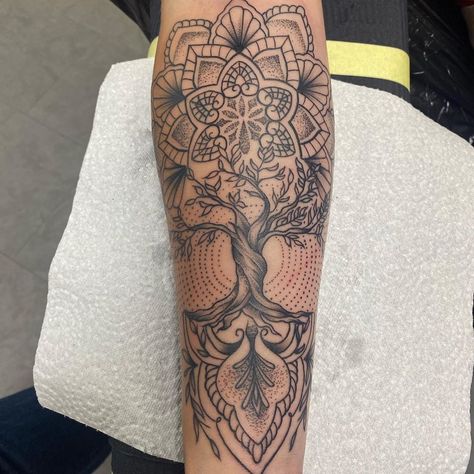 Tattoo Pierna Mujer, Mandala Arm Tattoos, Mandala Tattoos For Women, Mandela Tattoo, Flower Of Life Tattoo, Unique Half Sleeve Tattoos, Protection Tattoo, Mandala Tattoo Sleeve, Arm Sleeve Tattoos For Women