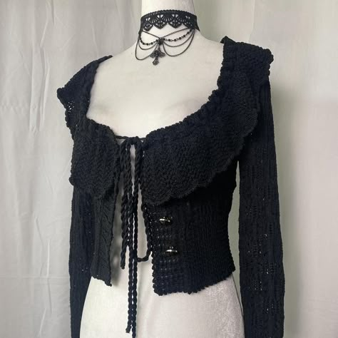 Edgy Crochet, Diy Goth Clothes, Goth Crochet, Gothic Crochet, Crochet Design Pattern, Crochet Clothing And Accessories, Crochet Summer Tops, Cardigan Vintage, Crochet Fashion Patterns