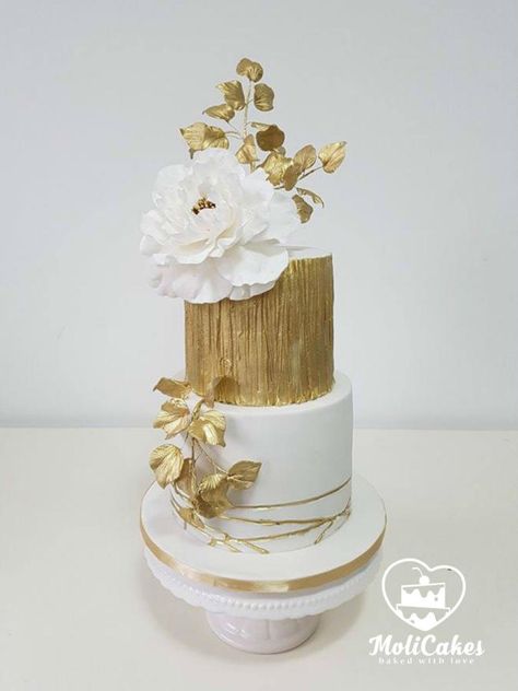 White and gold  by MOLI Cakes Wedding Cake Gold And White, Wedding Cake Gold, Gold And White Cake, Gold Cakes, Sprinkles Cake, White Birthday Cakes, Gold Birthday Cake, Wedding Anniversary Cakes, Elegant Birthday Cakes