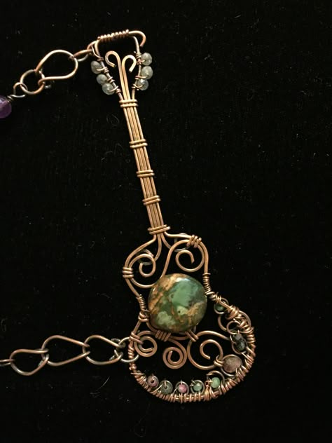 Wire Jewelry Diy Tutorial, Wire Guitar, Music Themed Jewelry, Guitar Jewelry, Wire Projects, Wire Wrapped Stone Jewelry, Wire Ideas, Wire Wrap Jewelry Designs, Wire Wrapped Jewelry Diy