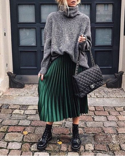 How To Wear A Pleated Skirt, Green Skirt Outfits, Midi Outfits, Green Pleated Skirt, Rok Outfit, Accordion Skirt, Pleated Skirt Outfit, Long Skirt Fashion, Cool Girl Style