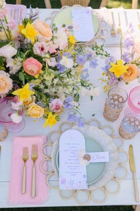 A Beautiful Easter Brunch with Gorgeous Spring Colors • Beijos Events Brunch Garden Wedding, Spring Decor Party, Brunch Themed Wedding, Spring Theme Decor, Pastel Event Decor, Spring Themed Dinner Party, Tablescape Moodboard, Wedding Brunch Table, Spring Brunch Decor