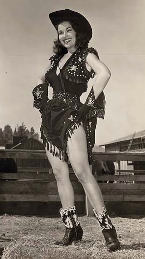 Vintage Cowgirl Pinup, Vintage Western Pinup, Drag Cowgirl, 1950s Cowgirl, Punk Cowgirl Outfit, Punk Cowgirl, Pinup Cowgirl, Pin Up Cowgirl, Cowgirl Pinup