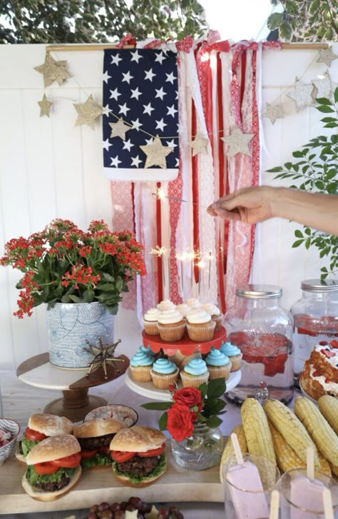 We are sharing some favorite Fourth of July home decorations that you can easily snag online! These are budget friendly, unique and so cute! 4th Of July Food Table Set Up, All American Bbq Party, July 4 Party Ideas, Usa Party Decorations, 4th Of July Themed Birthday Party, Americana Party, July 4th Party Ideas, January Theme, July 4th Decorations