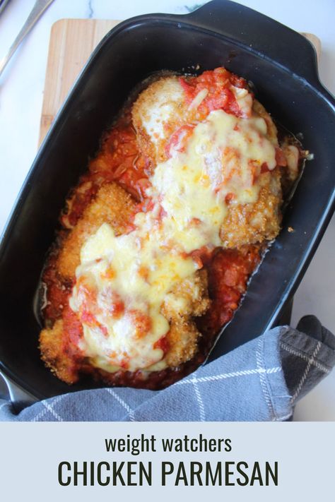 Black cast iron pan with two breaded pan fried chicken breasts topped with melted cheese, sitting on a bed of tomato sauce. A blue checkered napkin, wood cutting board and marble counter make up the background. The text stripe at the bottom reads "Weight Watchers Chicken Parmesan" Low Cal Chicken Parmesan, Low Cal Italian Recipes, Ww Chicken Parmesan, Ww Chicken Parmesan Recipe, Chicken Ww Recipes, Weight Watchers Chicken Parmesan Recipe, Weight Watchers Chicken Parmesan, Best Ww Recipes, Ww Meal Prep