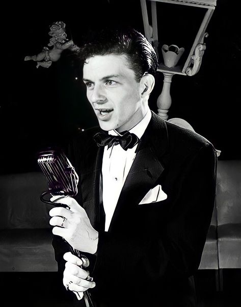 Frank Sinatra Black And White, Frank Sinatra Aesthetic Vintage, Frank Sinatra Aesthetic, Sinatra Aesthetic, Hollywood Collage, Vintage Hollywood Theme, Frank Sinatra Mugshot, Young Frank Sinatra, Love Frank Sinatra