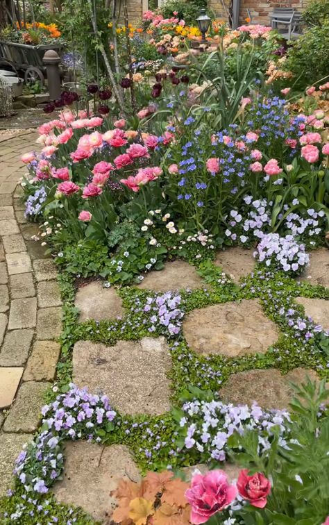 Front Lawn Decor Ideas, English Cottage Style Garden, New England Garden, Cottage Garden Design, Future Garden, Garden Inspo, Have Inspiration, My Secret Garden, Plants Garden