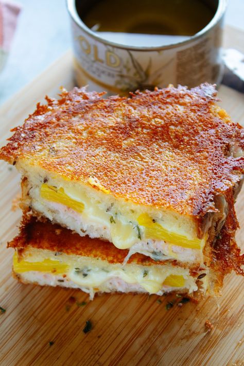 Cheese Crusted Hawaiian Grilled Cheese - A LA INGA Grilled Cheese Panini, Ham And Pineapple, Icelandic Food, Fancy Grilled Cheese, Cheese Panini, Making Grilled Cheese, Sandwhich Recipes, Gourmet Grilled Cheese, Cheese Crust