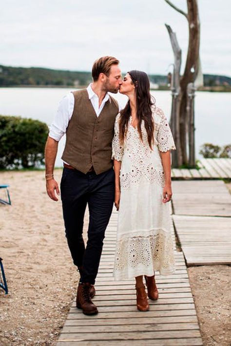 Boho Wedding Attire, Casual Groom Attire, Wedding Dresses Vintage Bohemian, Casual Grooms, Casual Wedding Attire, Vintage Groom, Mens Wedding Attire, Groom Wedding Attire, Wedding Outfit Men