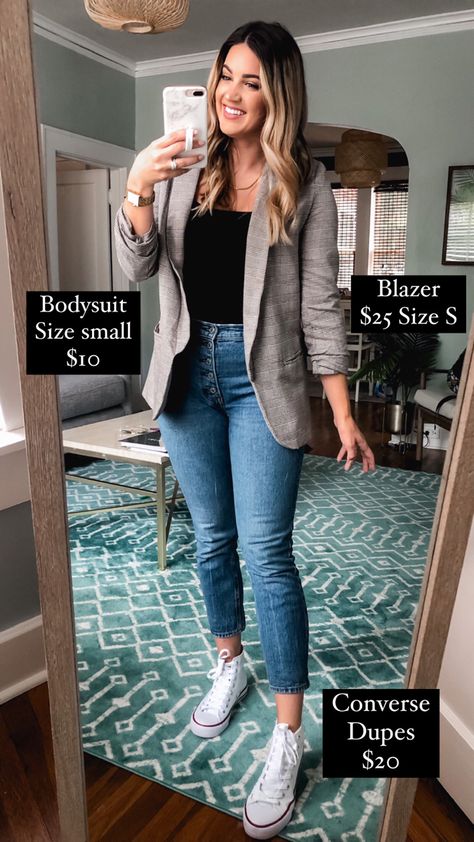 Womens Jeans And Blazer Outfits, Work Outfits With Adidas Shoes, Outfit For Work With Sneakers, Jeans Blazer Converse Outfit, Black Blazer With Sneakers Women, Business Casual Outfit With Blazer, Smart Casual Work Outfit Women Sneakers, Business Casual With Sneakers Summer, Blazer Outfits For Women With Sneakers