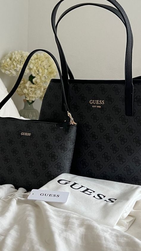 Guess Purses Handbags, Guess Black Bag, Guess Bags Aesthetic, Black Bag Aesthetic, Guess Bag Outfit, Guess Bags Handbags, Guess Aesthetic, Handbags Guess, Guess Tote Bag