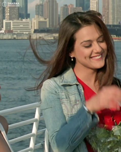 Preity Zinta Veer Zaara, Y2k Bollywood, Pretty Zinta, 90s Bollywood Actress, South Asian Aesthetic, 90s Actresses, 90s Bollywood Aesthetic, Preity Zinta, Hindi Actress