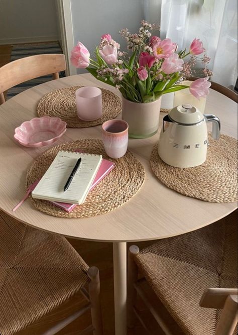 Cute Apartment Aesthetic Pink, Classy Pink Apartment, Appartment Decor Ideas Pink, Pink Accents Apartment, Pink Room Apartment, Pink And White House Aesthetic, Girl Flat Decor, Cutesy Apartment Aesthetic, Flower Apartment Aesthetic