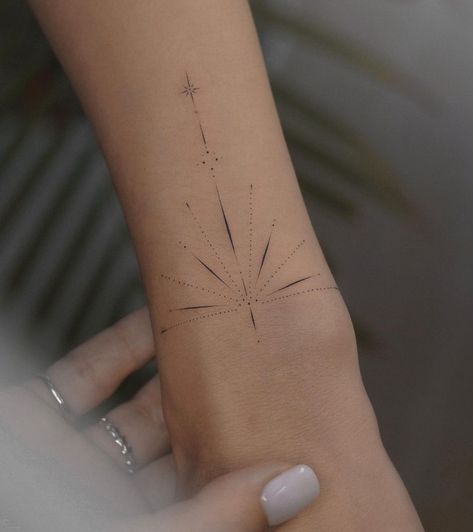 Fine Line Bracelet Tattoo, Dot Tattoos For Women, Feminine Fine Line Tattoo, Font Tato, Tato Minimal, Celestial Tattoo, Hand And Finger Tattoos, Boho Tattoos, Dot Tattoos