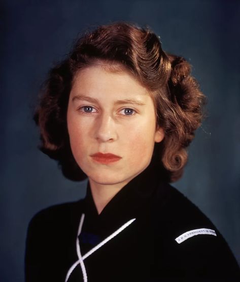 Princess Elizabeth's Bob in 1944 Elizabeth Ii Young, Queen Elizabeth 2, Princesa Elizabeth, Young Queen Elizabeth, Elizabeth 2, Kate Middleton Wedding, Rainha Elizabeth Ii, Princess Elizabeth, Isabel Ii