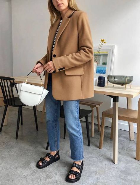 What to Wear in 15-Degree Weather: Your 9-Piece Capsule | Who What Wear UK Mode Dope, Brittany Bathgate, Camel Blazer, Dad Sandals, Elegante Y Chic, Jumper Outfit, Sandals Outfit, Outfit Vintage, Blazer Outfit