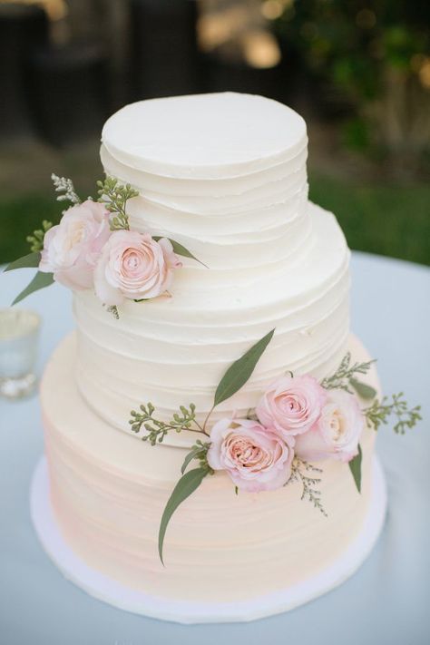 Classic pink floral topped cake: http://www.stylemepretty.com/california-weddings/ramona-california/2016/04/13/rustic-pastel-wedding-with-gorgeous-soft-pink-florals/ | Photography: heidi-o-photo - http://heidiophoto.com/ Rustic Wedding Decorations, Wedding Cake Tops, Wedding Cake Rustic, Simple Wedding Cake, Cake Trends, White Wedding Cake, Elegant Wedding Cakes, Wedding Cake Inspiration, Pastel Wedding