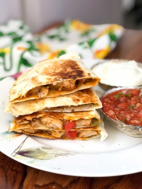 Chicken Cheese Quesadilla, Grouper Recipes, Cheese Quesadilla Recipe, Chicken Panini Recipes, Panini Recipes Chicken, Smoked Chicken Breast, Chicken Panini, Chicken Quesadilla Recipe, Homemade Fajita Seasoning