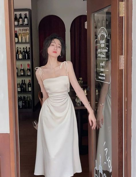 Korean Midi Dress, Korean Satin Dress, Satin Dress Midi, Midi Dress Satin, Silky Dress Outfit, Ulzzang Dress Formal, Tiffany Dress, Prom Dresses Midi, Ulzzang Dress